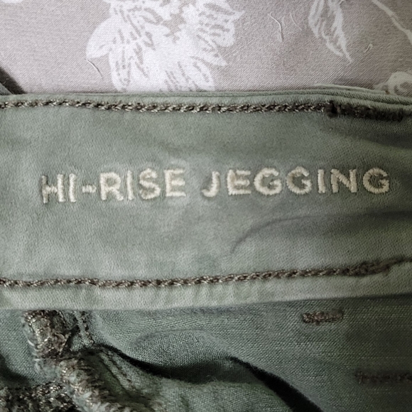 AE ~ Hi-Rise Cargo Jegging - Picture 5 of 9